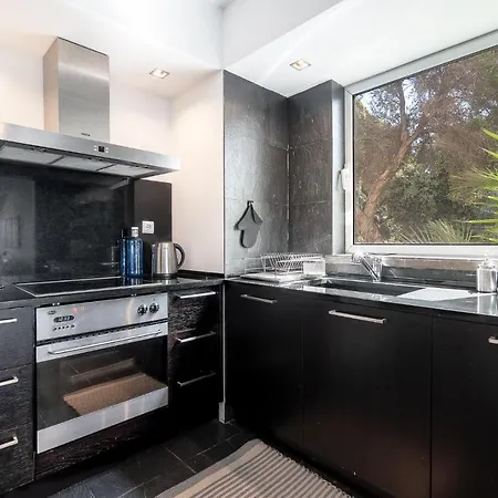 By The Atlantic 3-bedroom פונשל