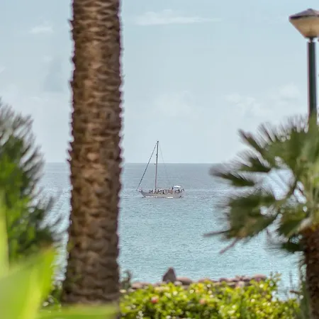 By The Atlantic 3-bedroom 公寓