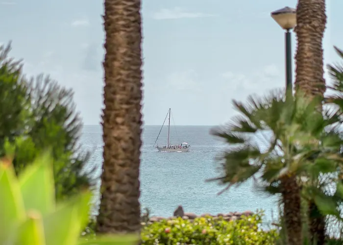 By The Atlantic 3-bedroom アパート