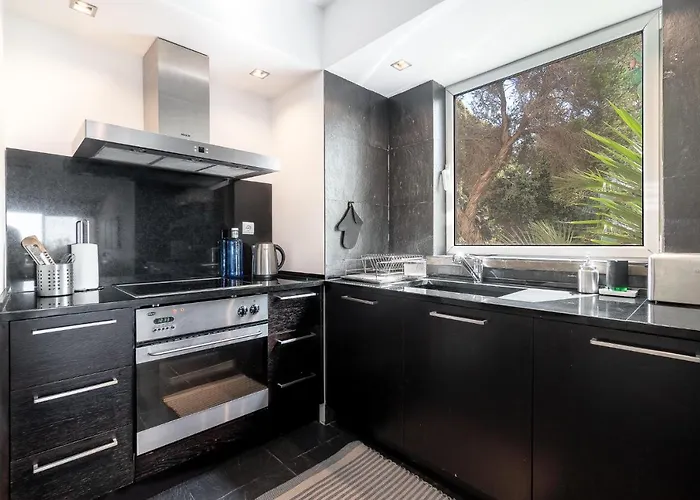 By The Atlantic 3-bedroom フンシャル